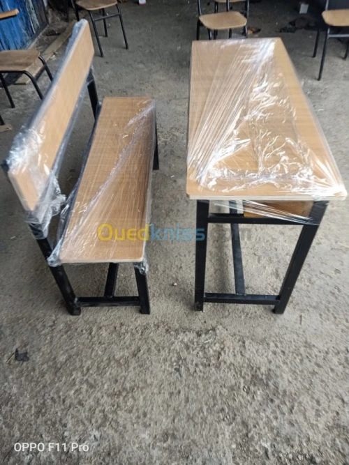 Chaise et table scolaire