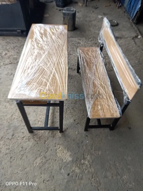 Chaise et table scolaire