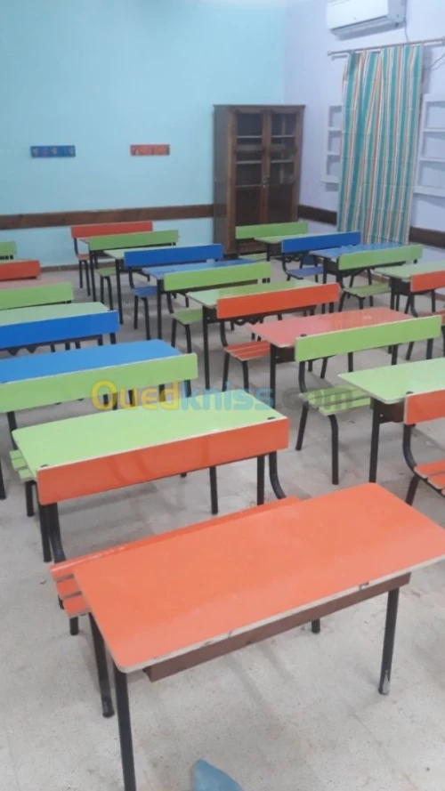 Chaise et table scolaire