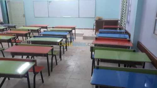 Chaise et table scolaire