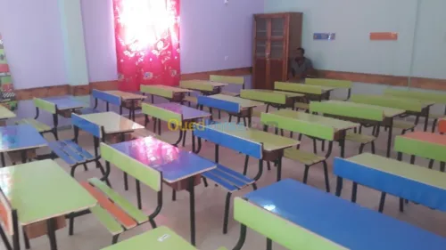 Chaise et table scolaire