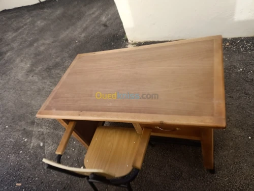 Chaise et table scolaire