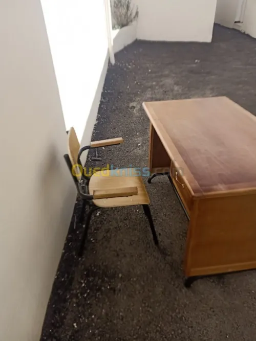 Chaise et table scolaire
