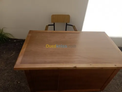 Chaise et table scolaire