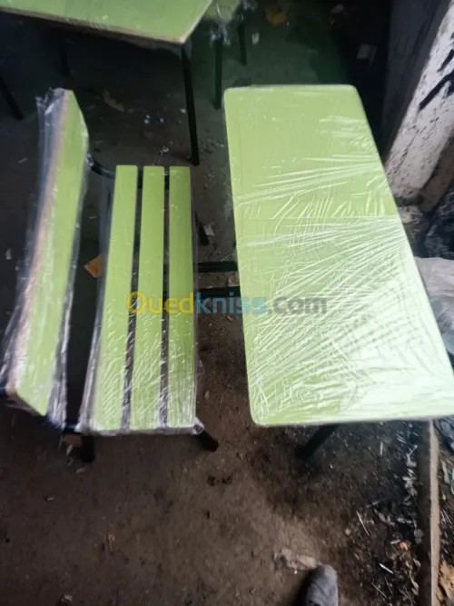 Chaise et table scolaire