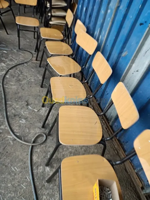 Chaise et table scolaire