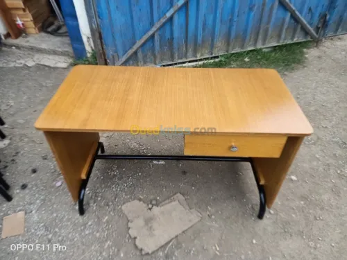 Chaise et table scolaire