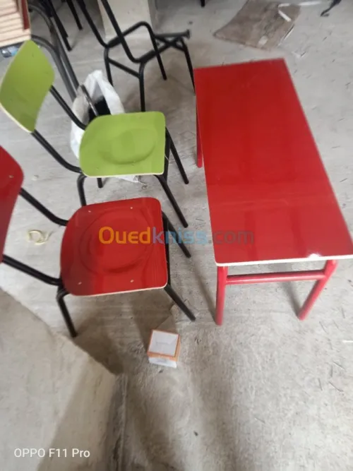 Chaise et table scolaire