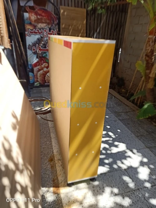Chaise et table scolaire