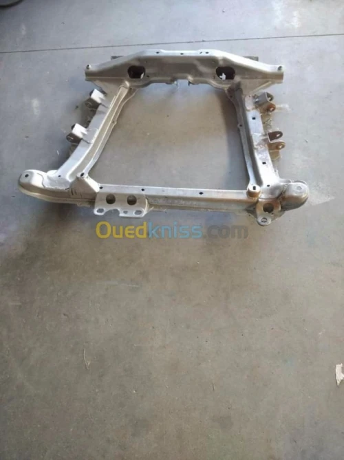 Phare feu rouge radiateur rétroviseur capote aille berceau essieu