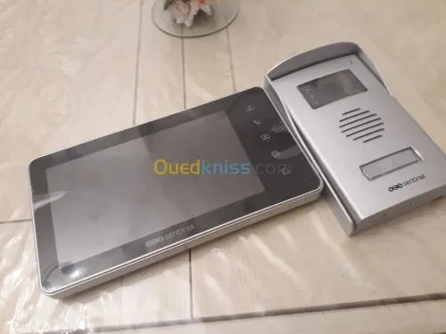 Installations:-camera vidéo surveilla