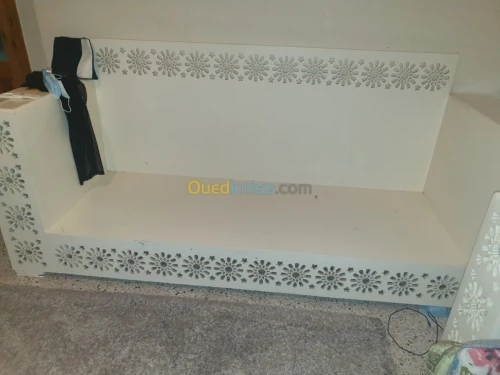 2 canapés et une table arabesque 