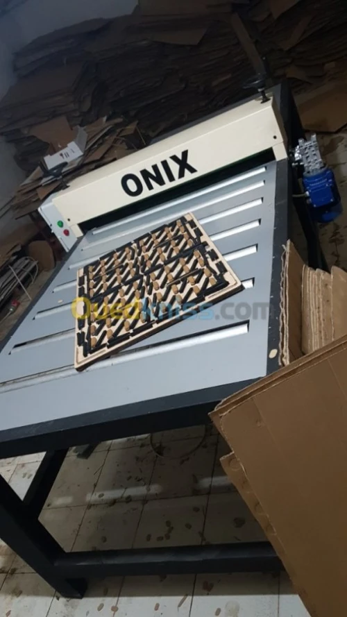 Machine de découpe onix  