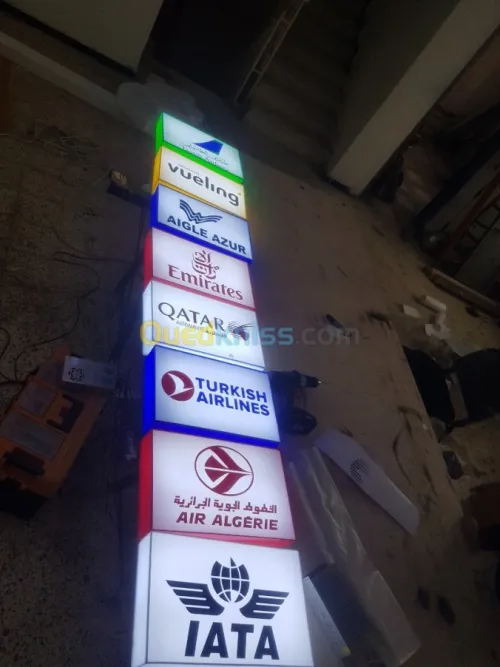 Enseigne lumineuse moderne publicité