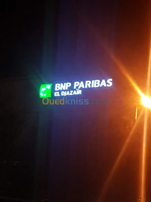 Enseigne lumineuse moderne publicité