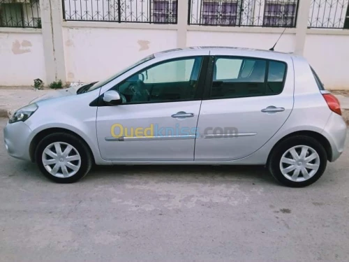 RUNAULT Clio3  2011 