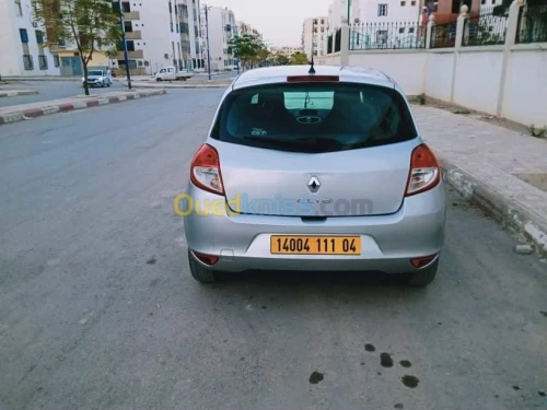 RUNAULT Clio3  2011 