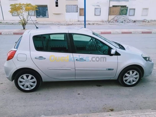RUNAULT Clio3  2011 
