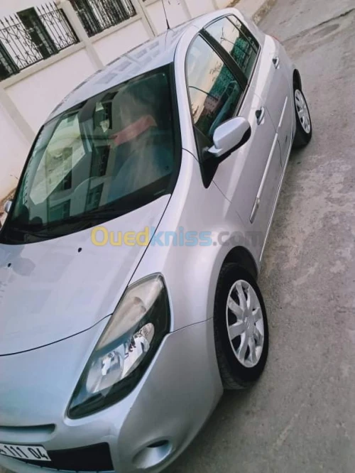 RUNAULT Clio3  2011 