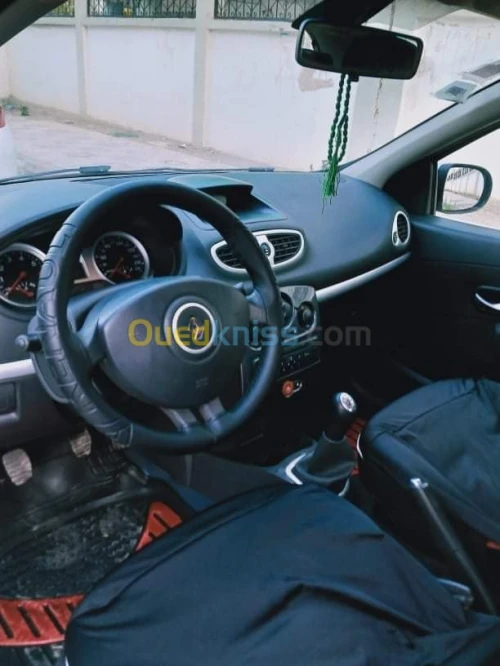 RUNAULT Clio3  2011 