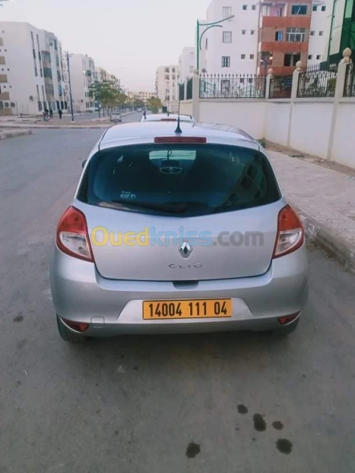 RUNAULT Clio3  2011 