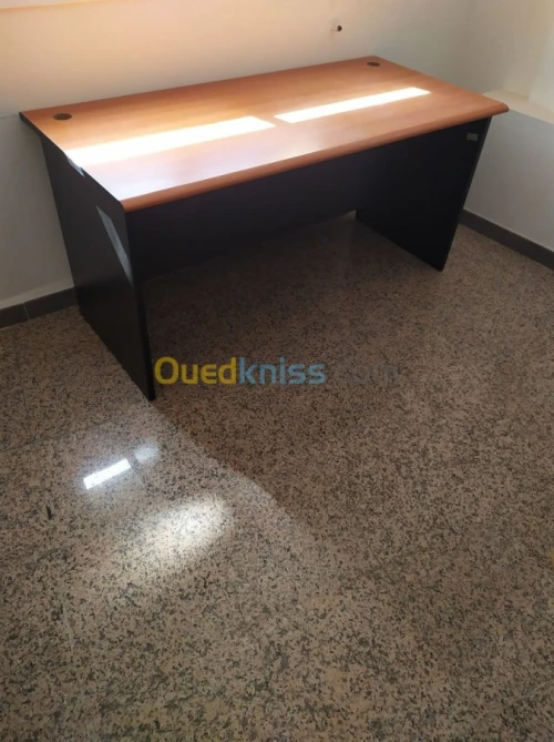 Bureaux et chaises