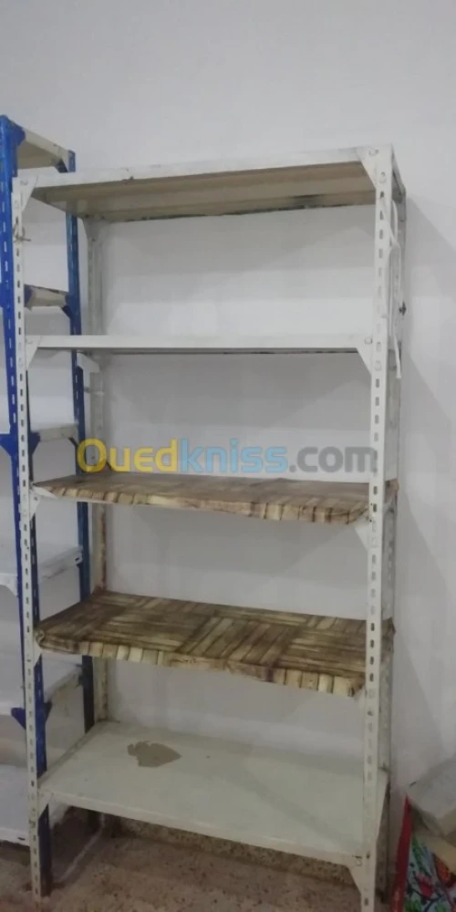 Étagères en métal 