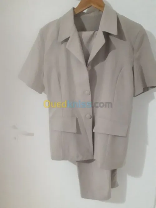 Ensemble pantalon et vestes 
