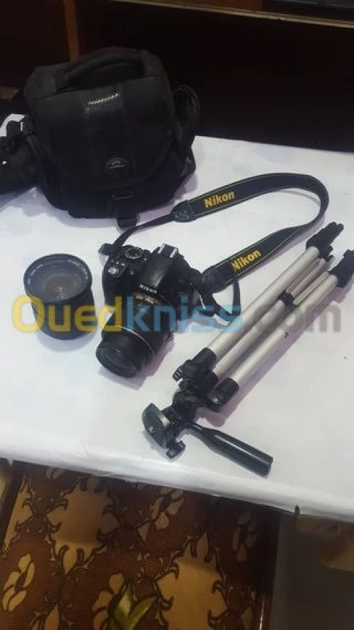 NIKON D3100 AVEC ACCESsOIRES 