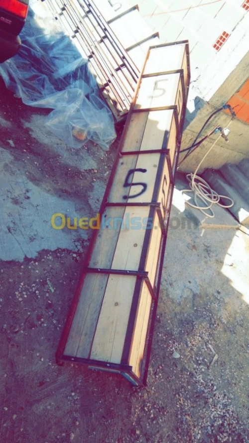 Poteau métaliqeu a louer 3m / 30cm 