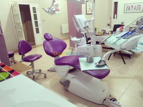 Implantant, soins dentaires esthétique