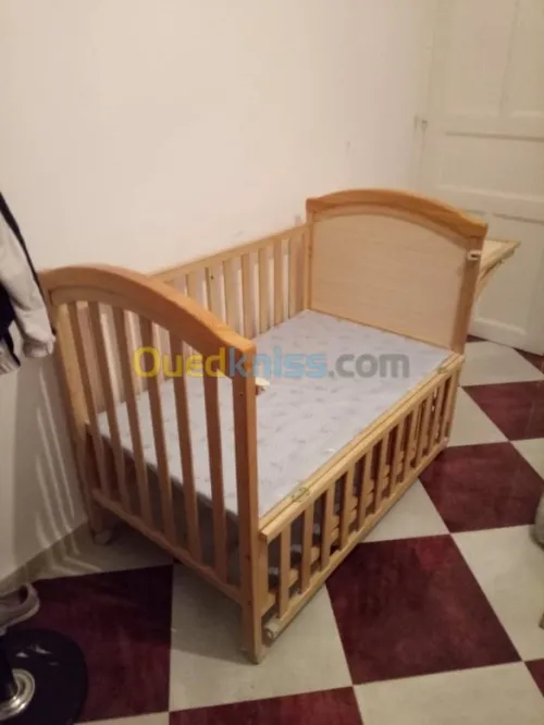 Lit pour bébé دوح أطفال