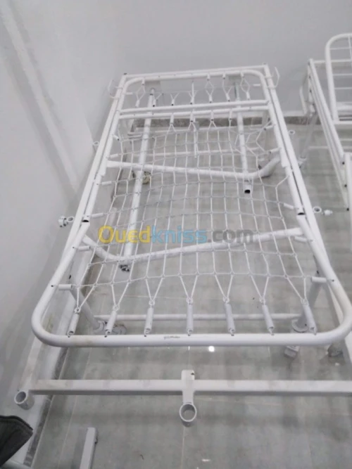 Lit medical table de consultation
