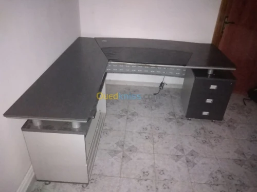 Bureau avec armoir haute game