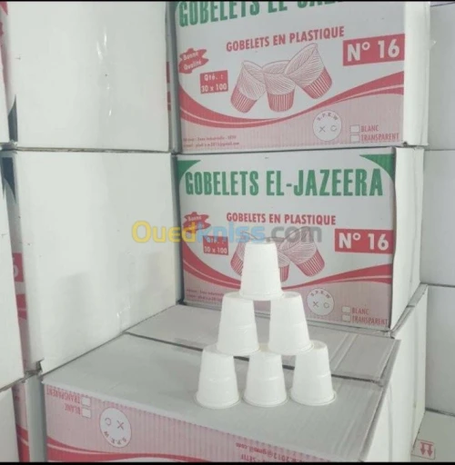 Gobelets en plastique 