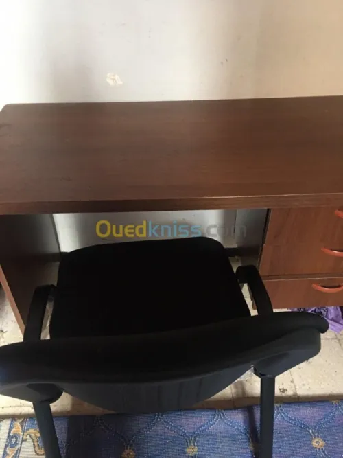 bureau avec son chaise 