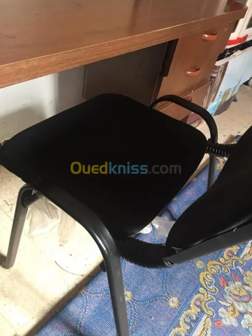 bureau avec son chaise 