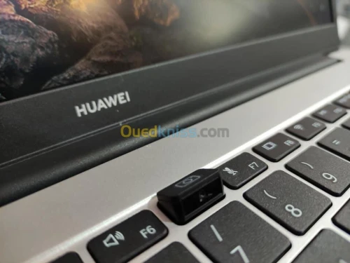 HUAWEI 15 MATEBOOK D i5 10ém 8G 256SSD
