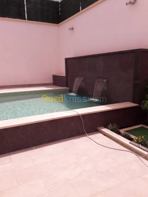 PISCINES Construction & réalisation