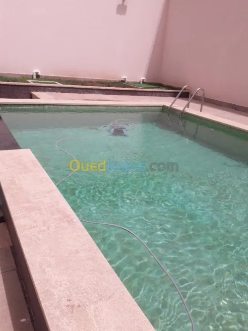 PISCINES Construction & réalisation