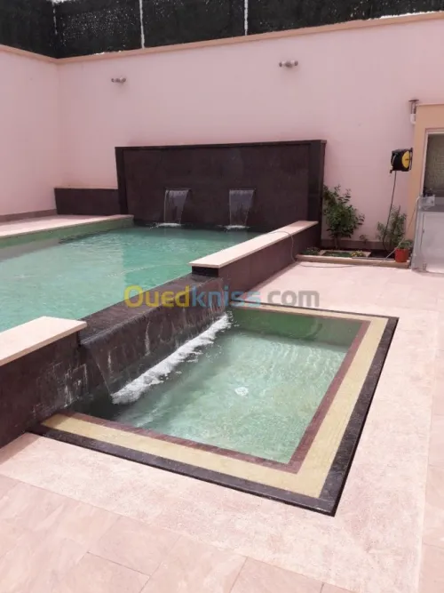 PISCINES Construction & réalisation