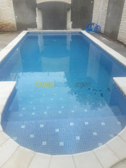 PISCINES Construction & réalisation