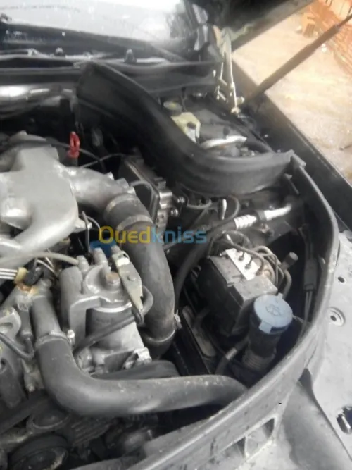 Mercedes Benz CLK 2010 GLK Rakb moteur 5 ligne 