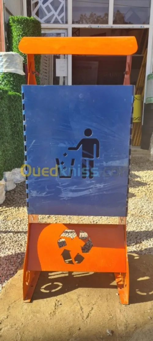  Bancs et Poubelles Public 