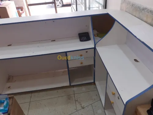 Armoire et bureau