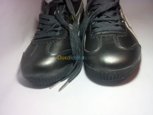 2 baskettes tiger neuf cuir 41 et 42