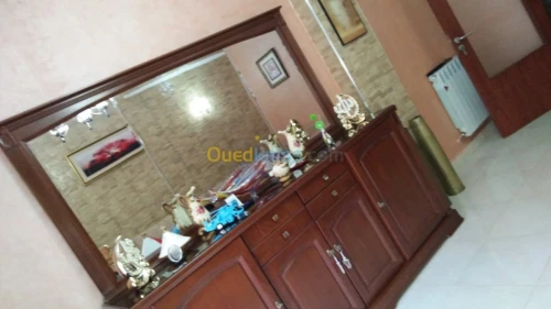 Un Bayou meuble. VENTE EN LIQUIDATION.