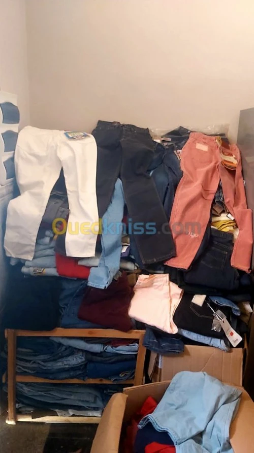 Destockage vêtements hommes femmes 