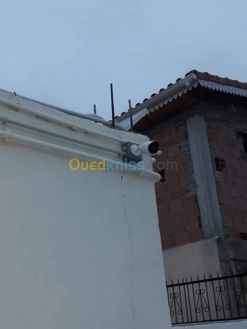 INSTALATION MAINTENENCE CAMERAS