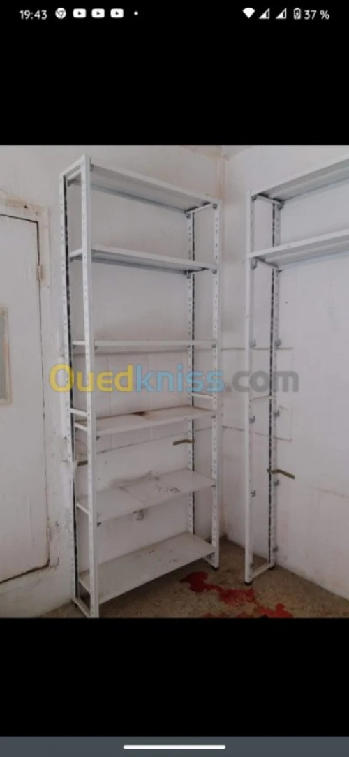 Vitrine aluminium et etageres